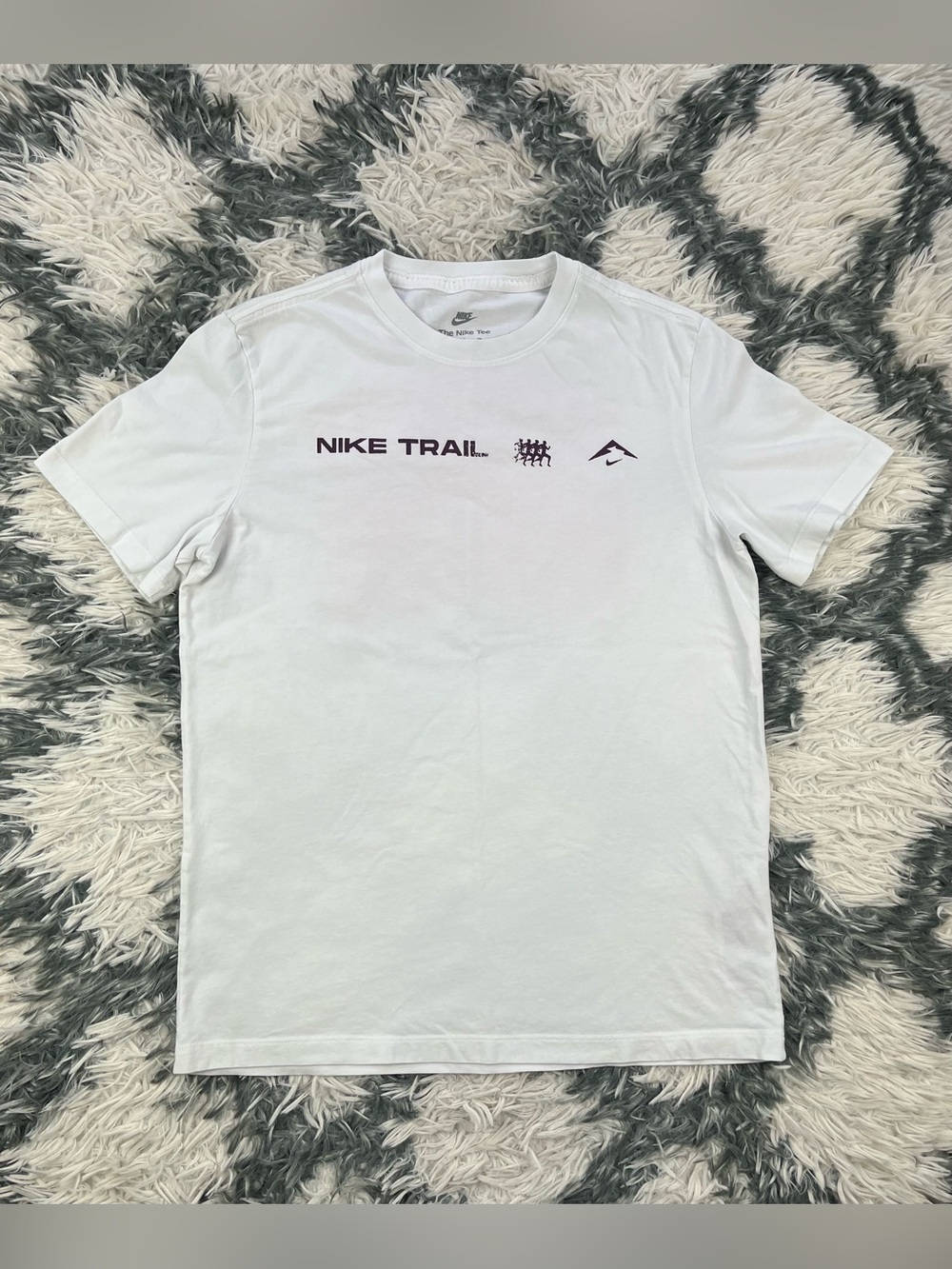 Nike Trail Dri-FIT Men’s White Purple "The Swoosh Is Out There" T-Shirt Size S